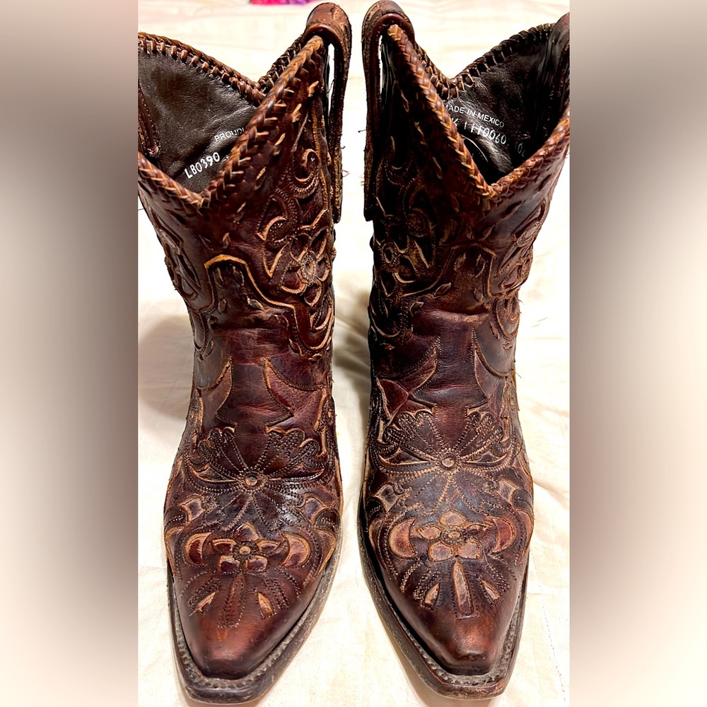 Gorgeous brown with beautiful detail